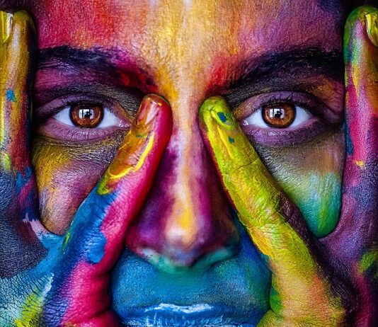 Here’s How to Learn and Monetize Your Art Skills to Become a Professional Artist