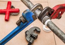 7 Signs That You Need To Call A Professional Plumber
