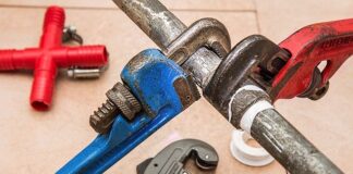 7 Signs That You Need To Call A Professional Plumber