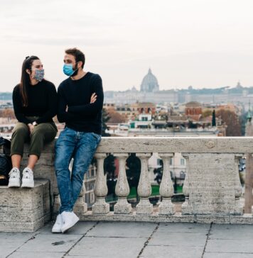 10 Essential Travel Tips for Couples