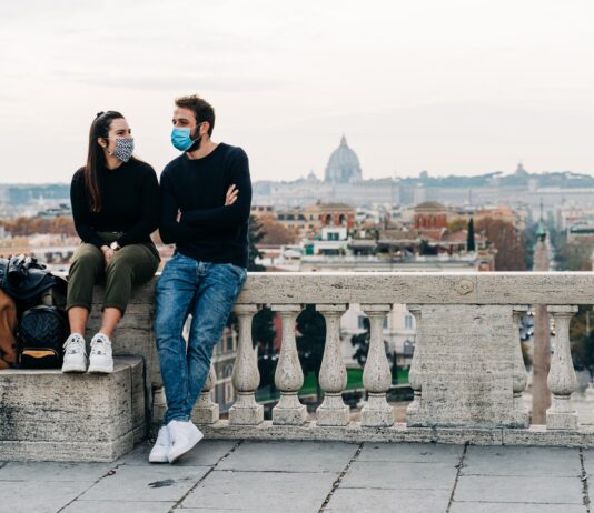 10 Essential Travel Tips for Couples