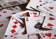 Virtual Casino for British Gamblers scattered playing cards