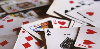 Virtual Casino for British Gamblers scattered playing cards
