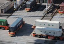 Reasons to Rely on Third-Party Logistics Providers containers vans