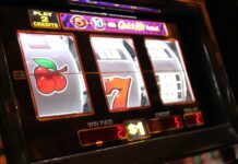 A Winning Guide for Playing Online Slots black and white game machine