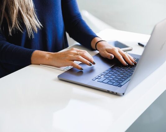 How to Learn Fast Typing: 9 Useful Resources for Students