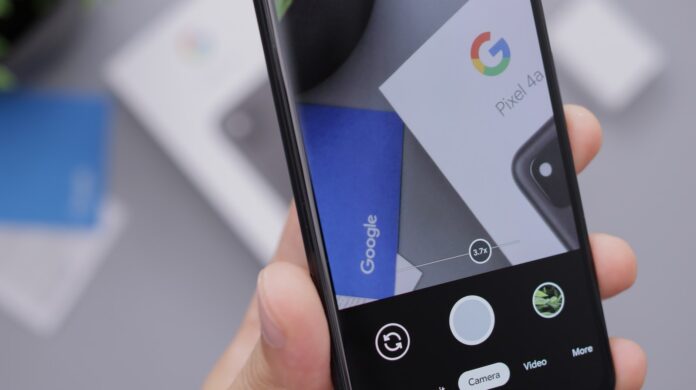 Photo by Daniel Romero black and white smartphone displaying google search