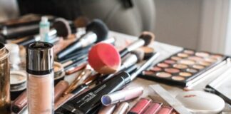 6 Makeup Essentials Everyone Should Own pink and black make up brushes