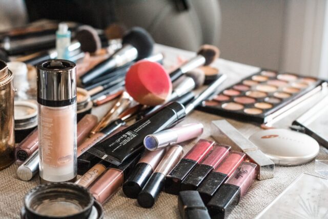 Photo by Jessica Johnston pink and black make up brushes