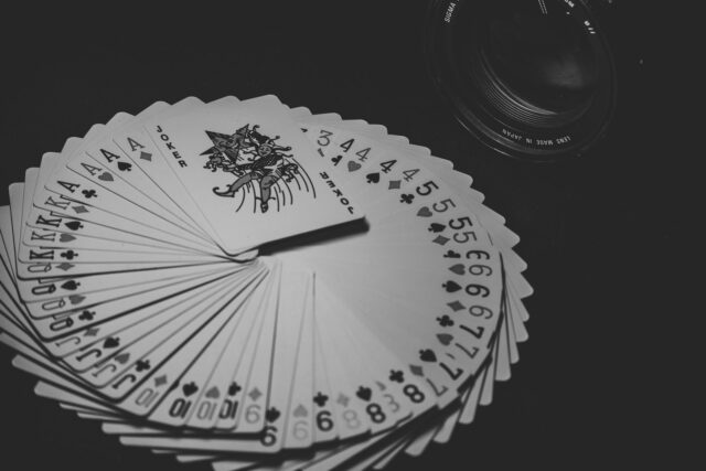 Photo by Jarosław Kwoczała playing cards