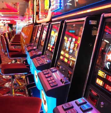 The Evolution of Online Slots: From Classic to Cutting Edge Technologies arcade machine with red and white chairs